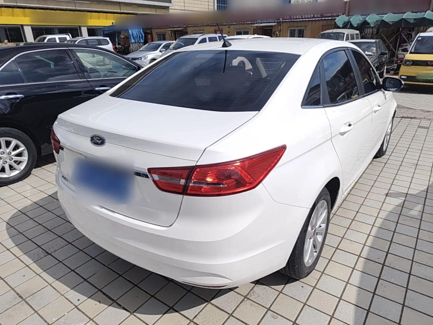 Ford Escort 2017 Happiness Edition 1.5L Automatic Fashion Version — миниатюра 6