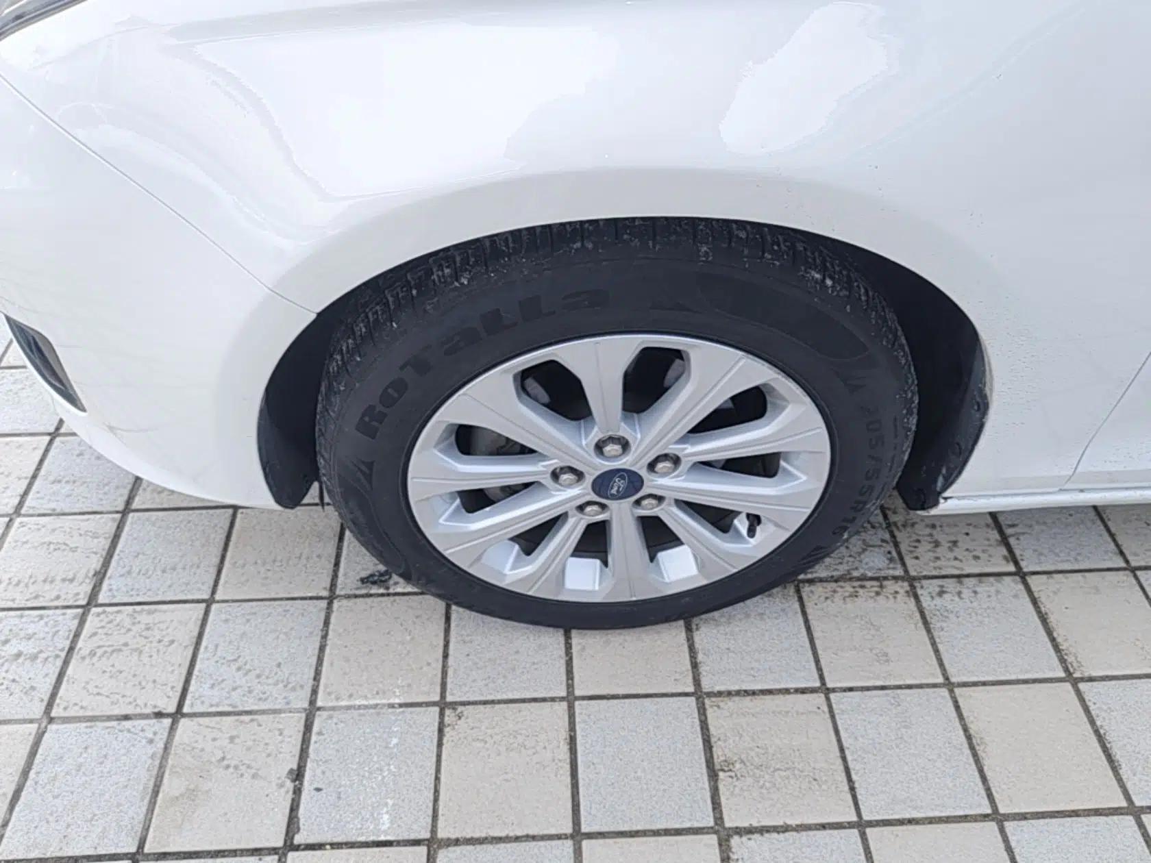 Ford Escort 2017 Happiness Edition 1.5L Automatic Fashion Version — миниатюра 8