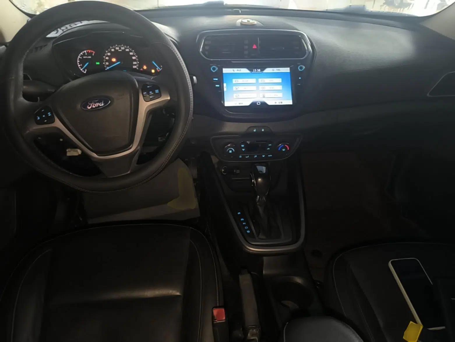 Ford Escort 2015 1.5L Automatic Fashion Model — миниатюра 13