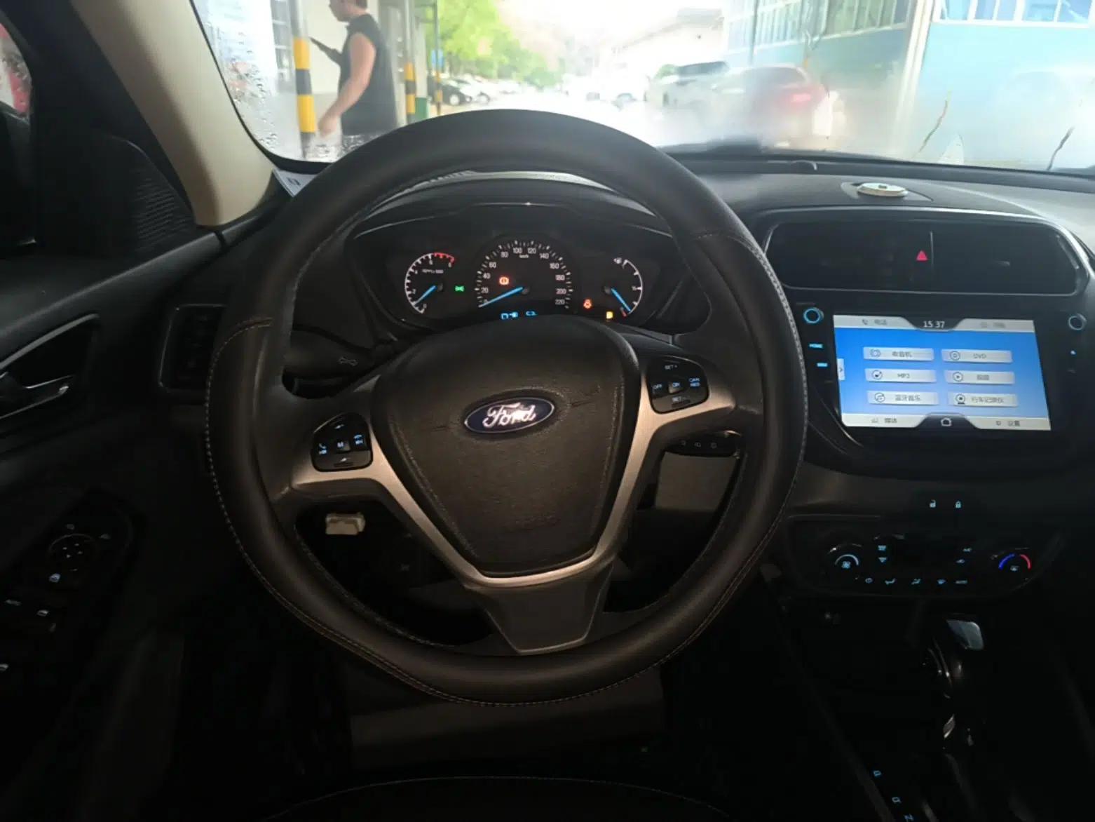 Ford Escort 2015 1.5L Automatic Fashion Model — миниатюра 14
