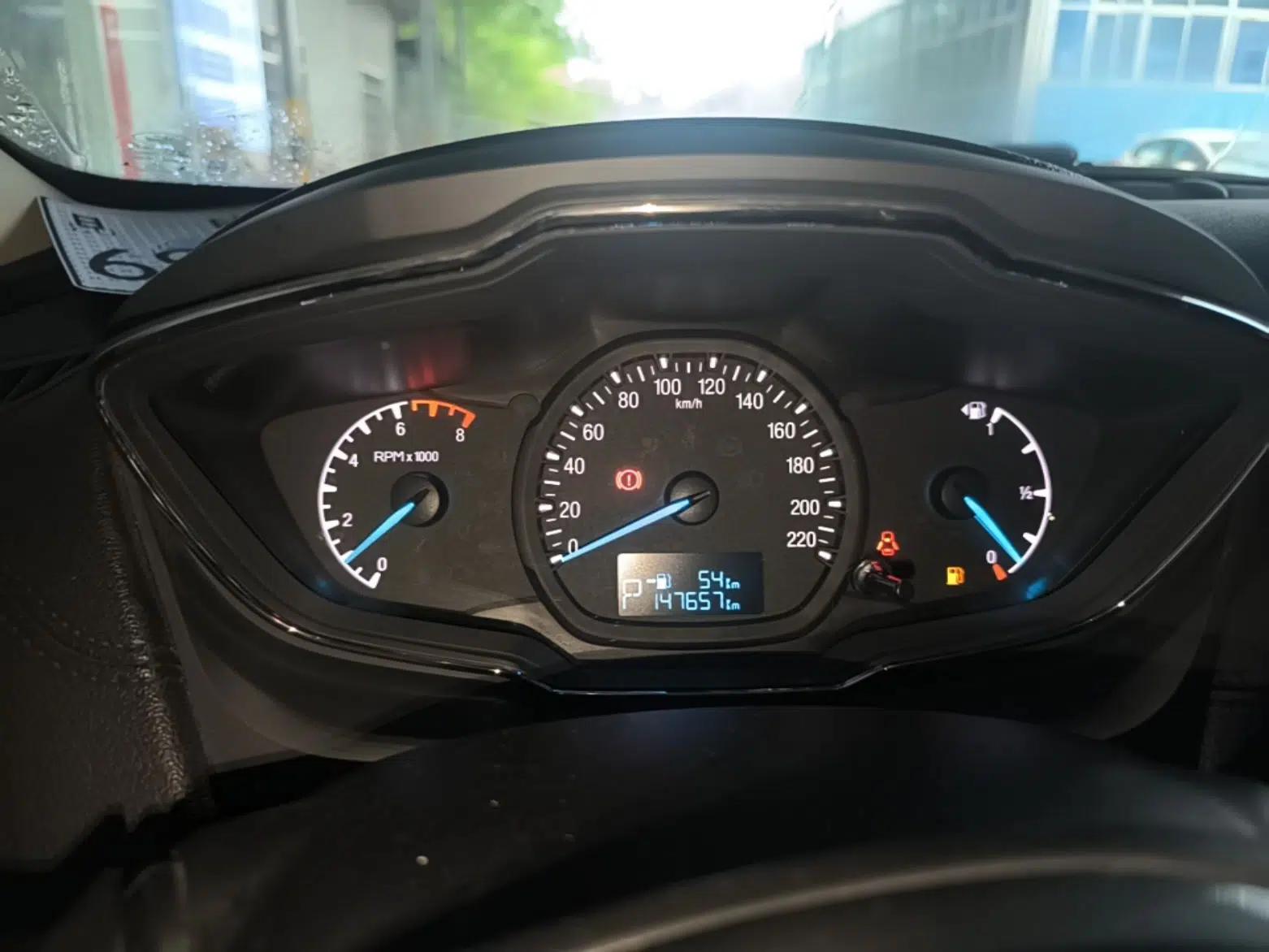 Ford Escort 2015 1.5L Automatic Fashion Model — миниатюра 15