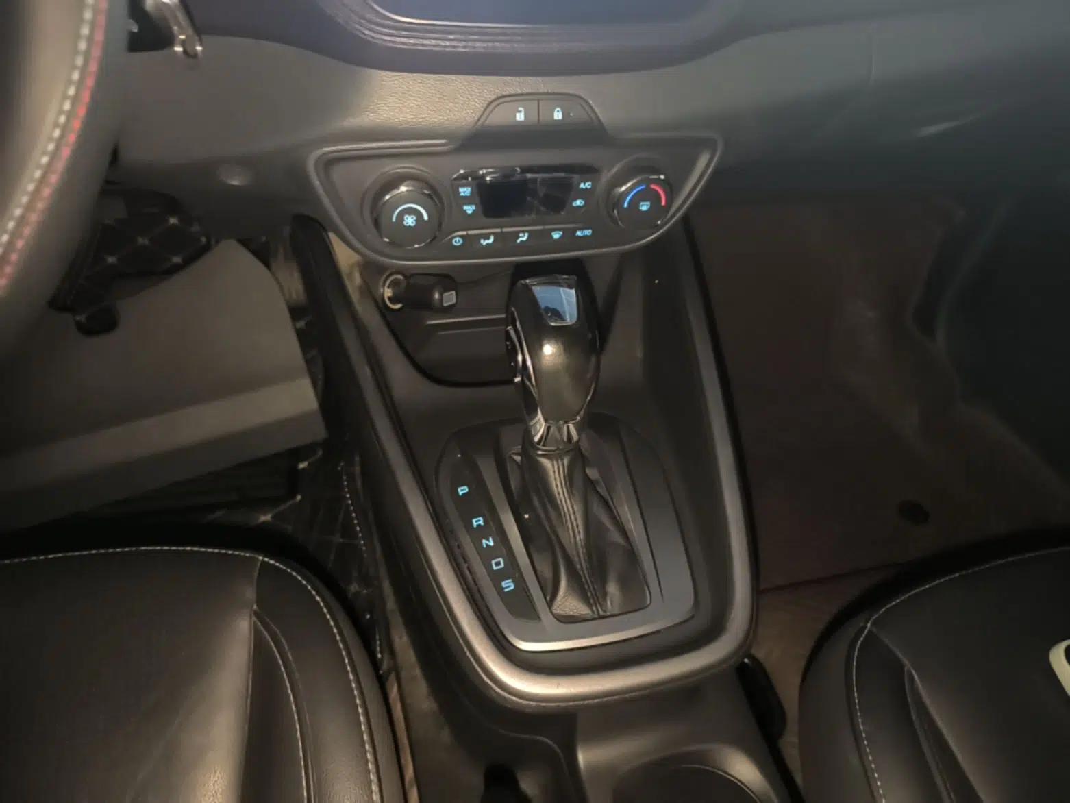 Ford Escort 2015 1.5L Automatic Fashion Model — миниатюра 17