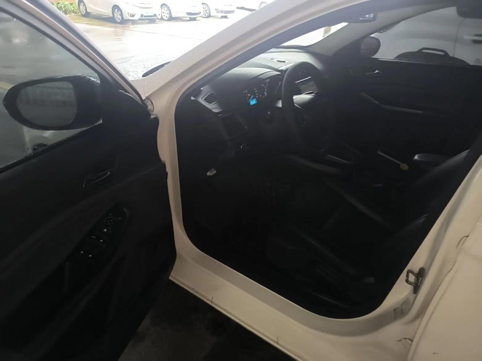 Ford Escort 2015 1.5L Automatic Fashion Model — миниатюра 19