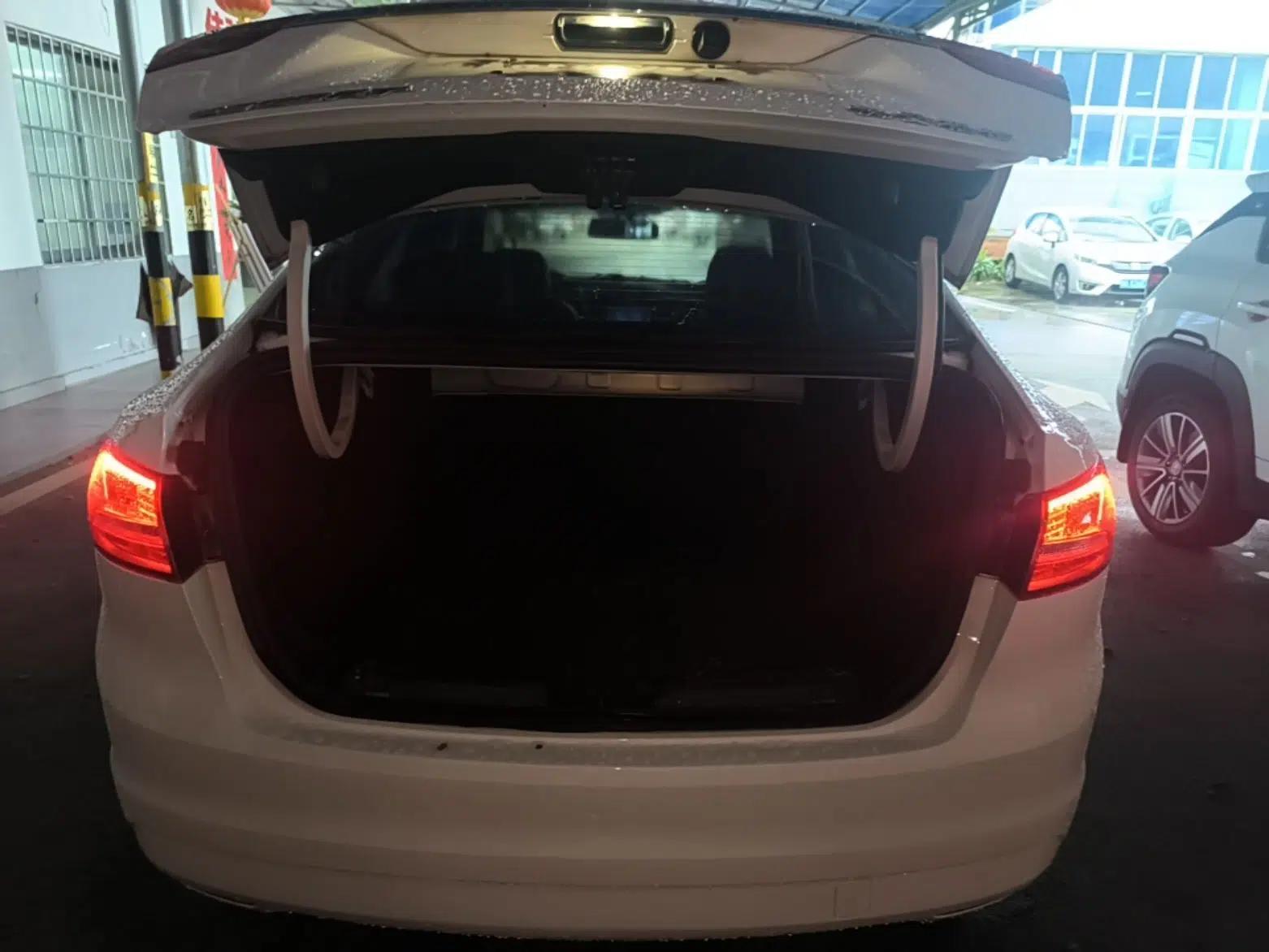 Ford Escort 2015 1.5L Automatic Fashion Model — миниатюра 22