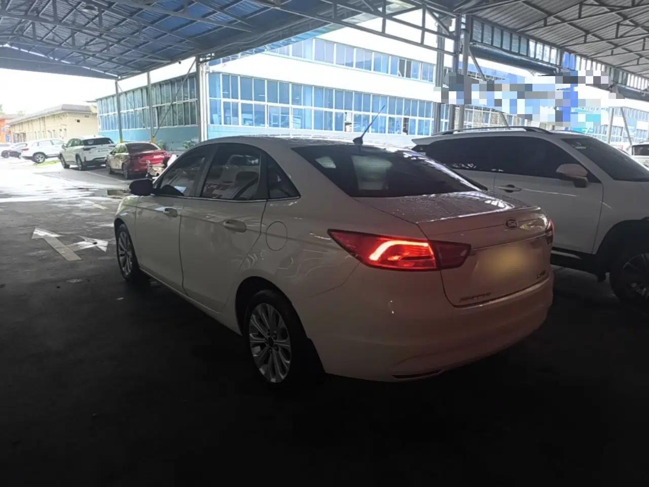 Ford Escort 2015 1.5L Automatic Fashion Model — миниатюра 4