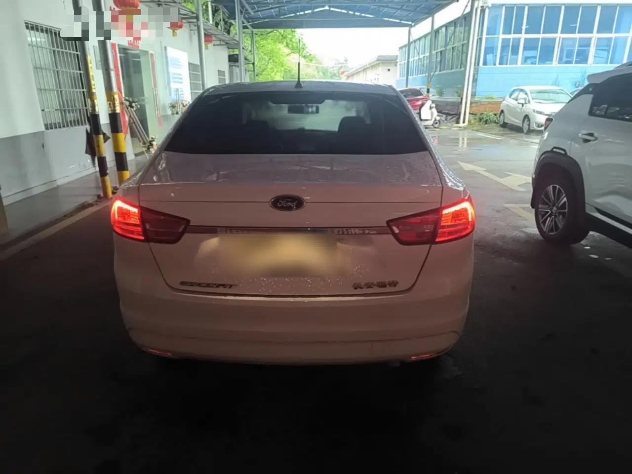 Ford Escort 2015 1.5L Automatic Fashion Model — миниатюра 5
