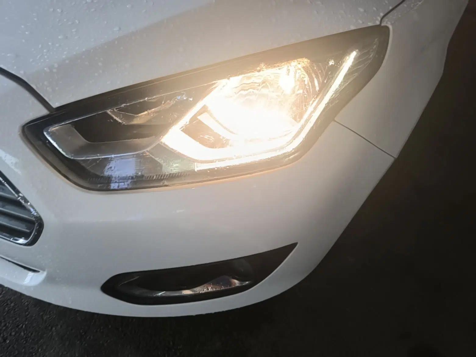 Ford Escort 2015 1.5L Automatic Fashion Model — миниатюра 9
