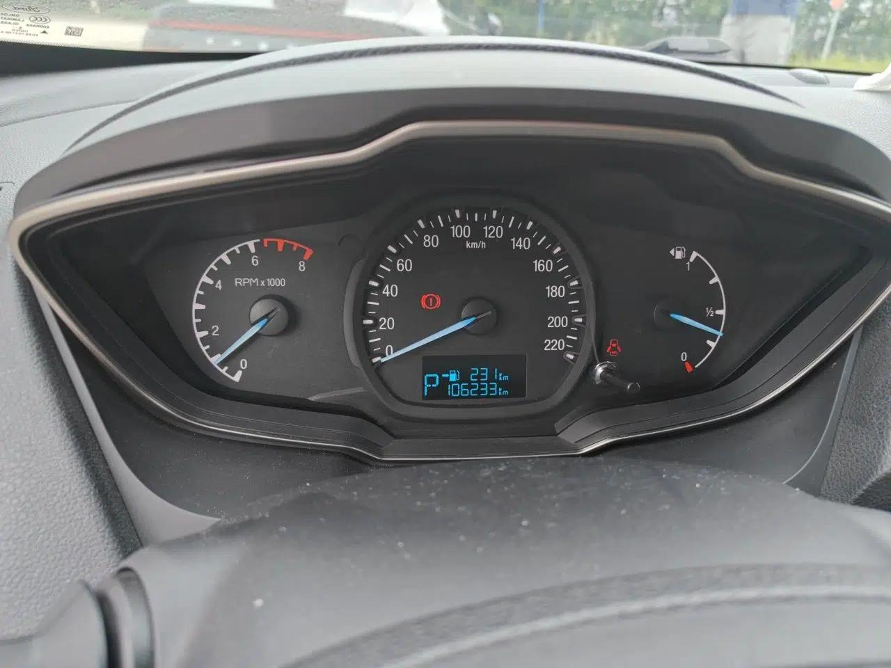 Ford Escort 2015 1.5L Automatic Comfort Edition — миниатюра 12