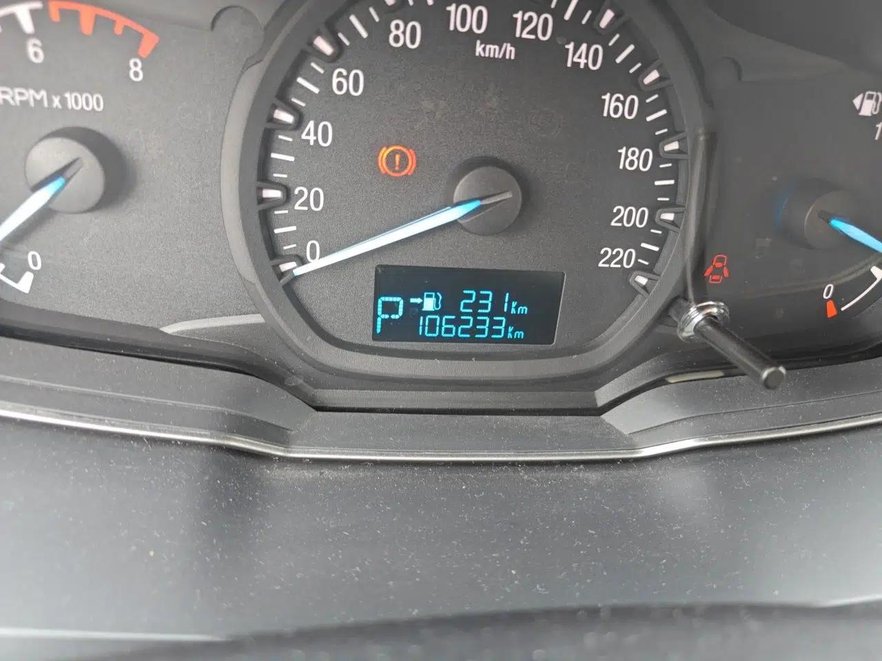 Ford Escort 2015 1.5L Automatic Comfort Edition — миниатюра 13