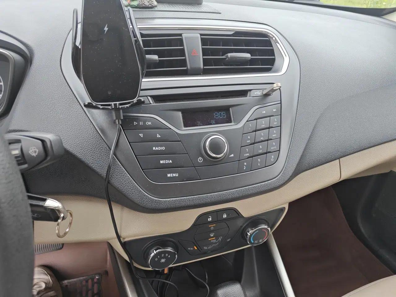 Ford Escort 2015 1.5L Automatic Comfort Edition — миниатюра 14
