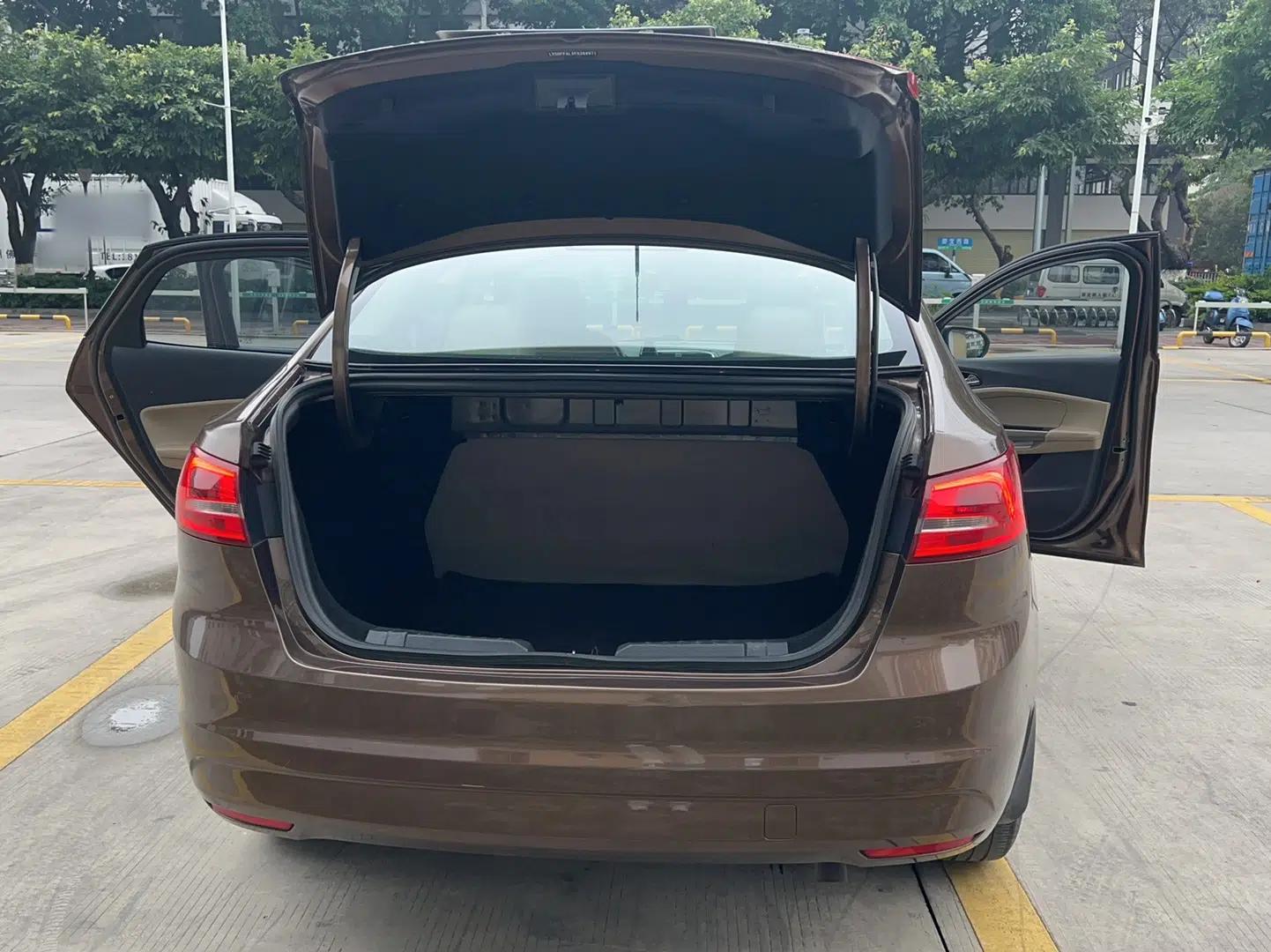 Ford Escort 2015 1.5L Automatic Comfort Edition — миниатюра 18