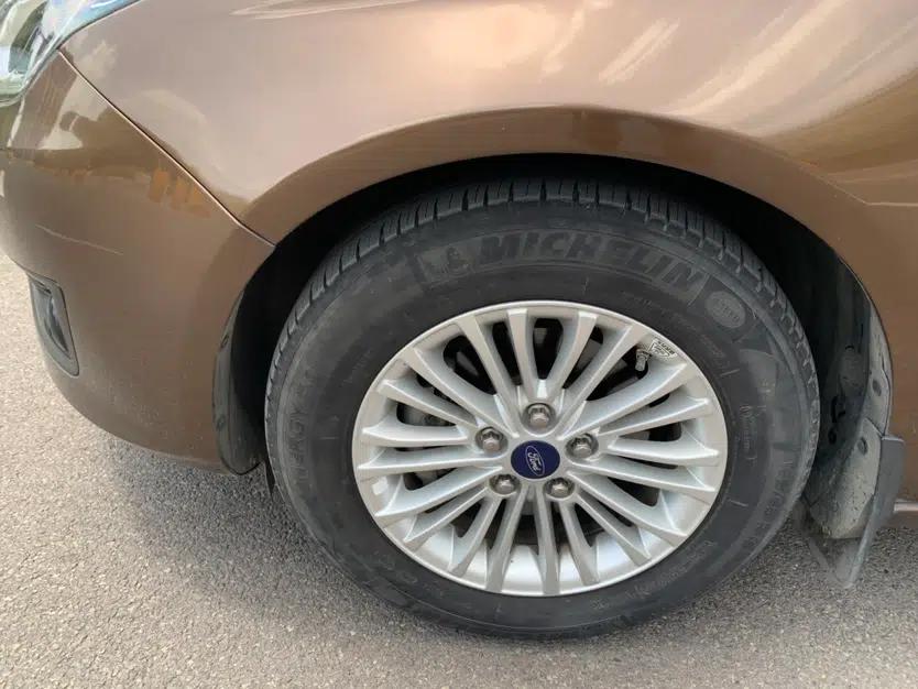 Ford Escort 2015 1.5L Automatic Comfort Edition — миниатюра 3
