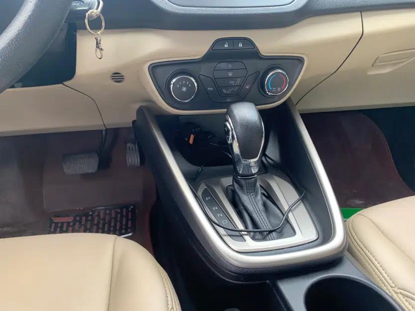Ford Escort 2015 1.5L Automatic Comfort Edition — миниатюра 21