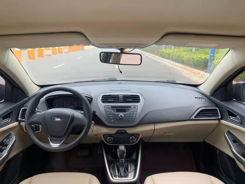 Ford Escort 2015 1.5L Automatic Comfort Edition — миниатюра 23