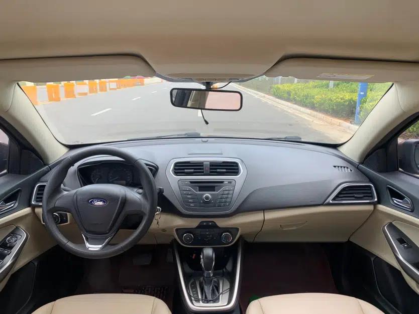 Ford Escort 2015 1.5L Automatic Comfort Edition — миниатюра 26