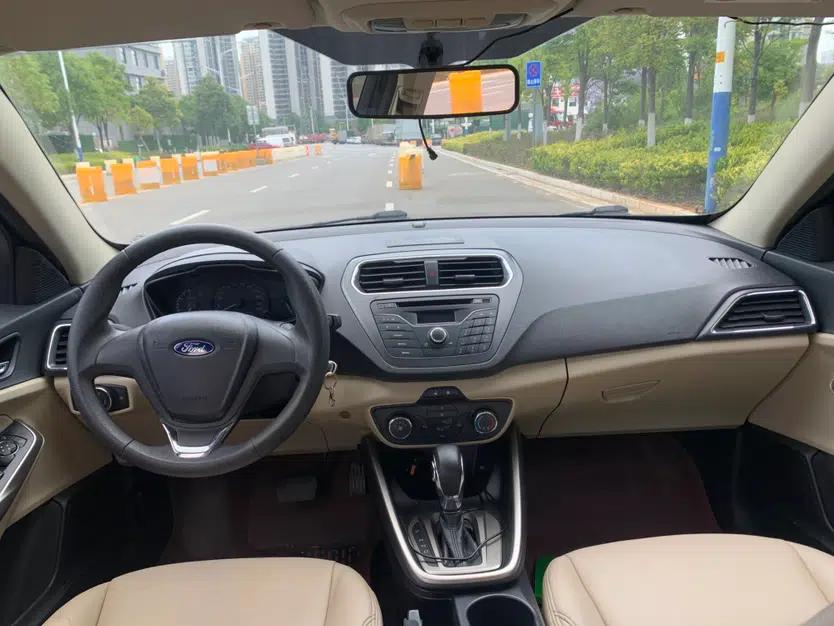 Ford Escort 2015 1.5L Automatic Comfort Edition — миниатюра 27