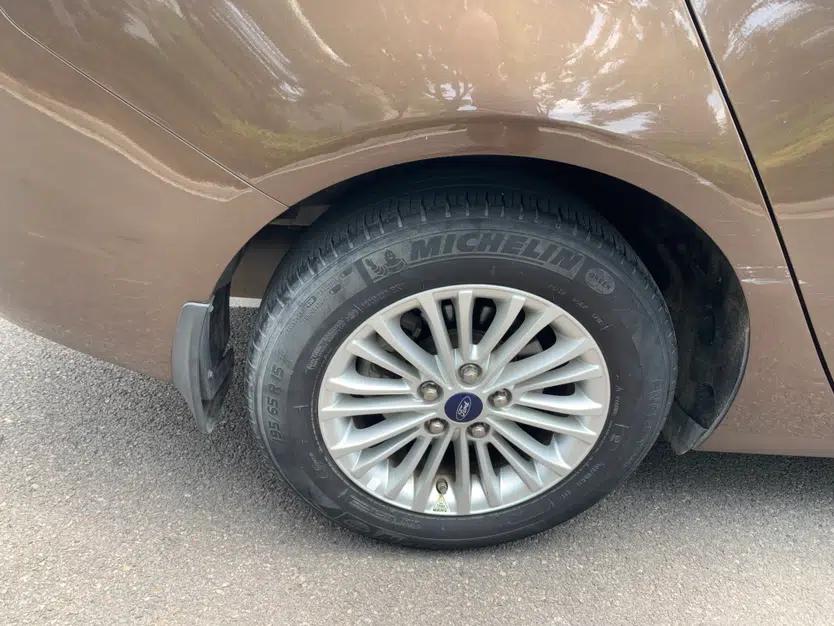 Ford Escort 2015 1.5L Automatic Comfort Edition — миниатюра 7