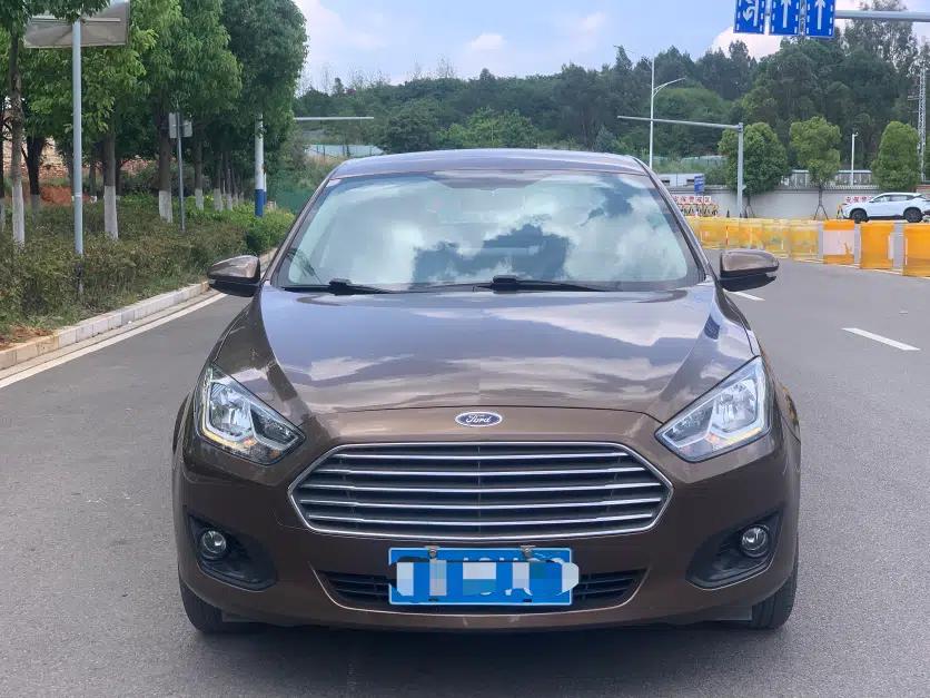 Ford Escort 2015 1.5L Automatic Comfort Edition — миниатюра 8