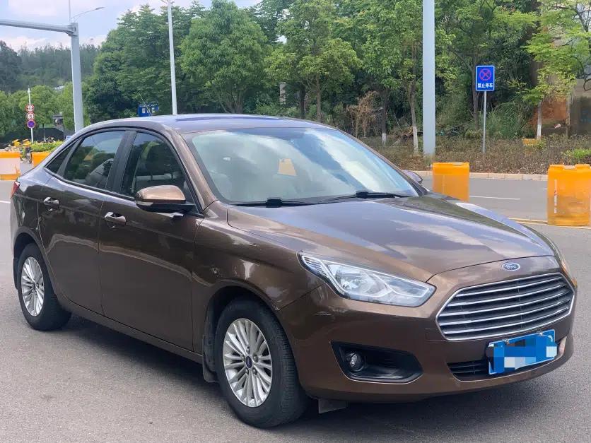 Ford Escort 2015 1.5L Automatic Comfort Edition — миниатюра 9