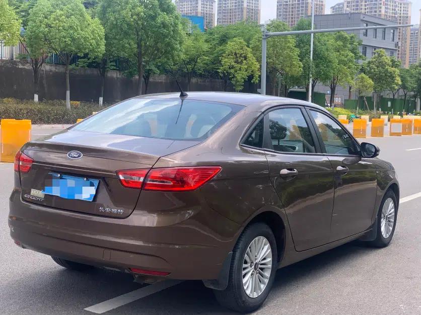 Ford Escort 2015 1.5L Automatic Comfort Edition — миниатюра 10