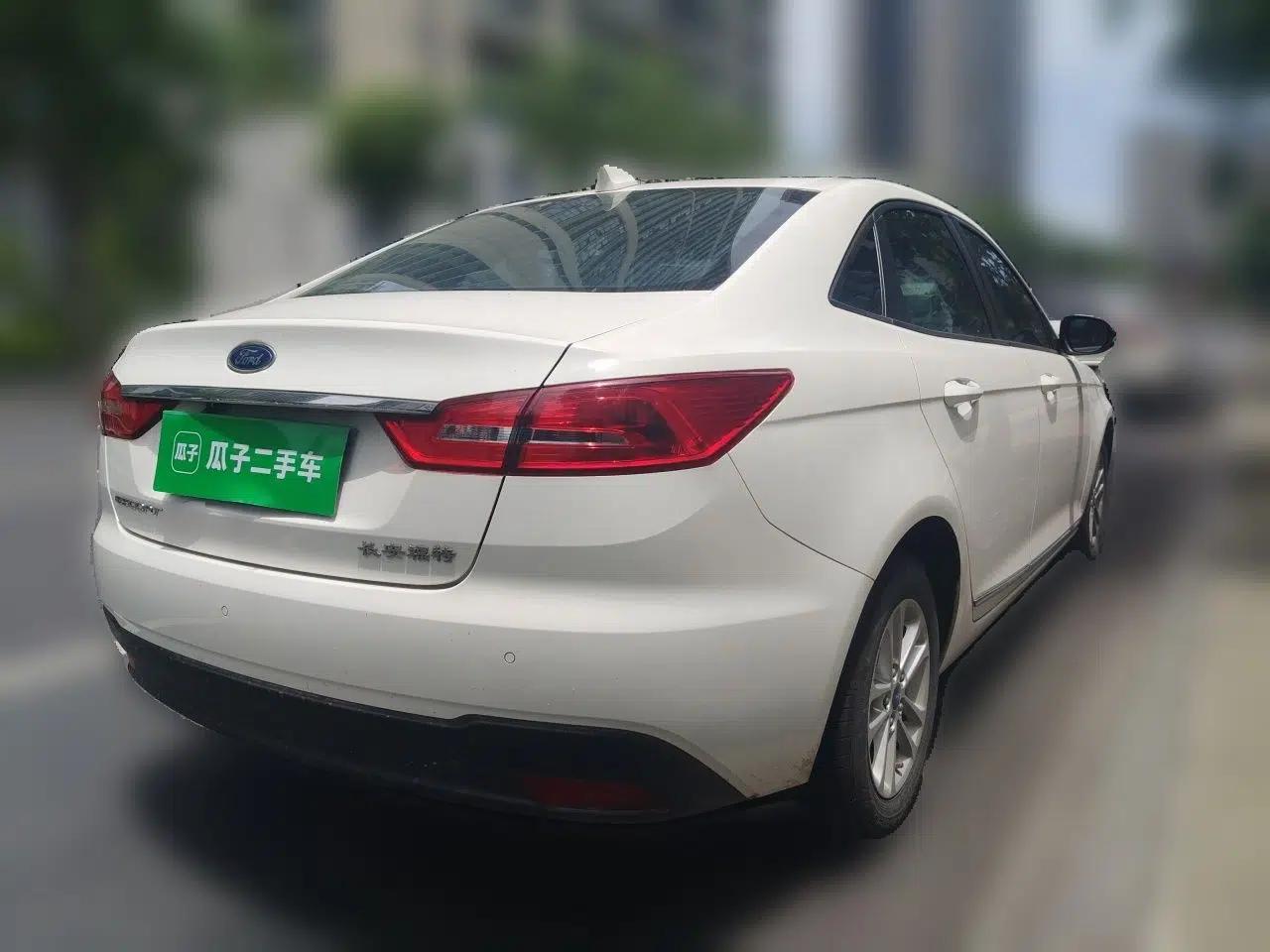 Ford Escort 2019 1.5L Automatic ZhiXiang Model — миниатюра 6