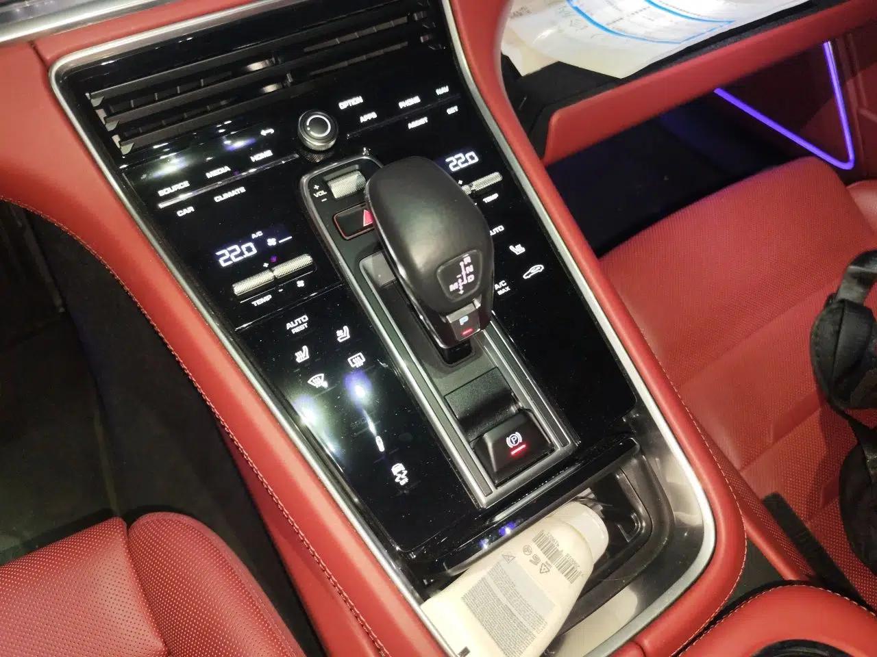 Porsche Panamera 2023-Year Restyled Panamera Executive Extended Platinum Edition 2.9T — миниатюра 15