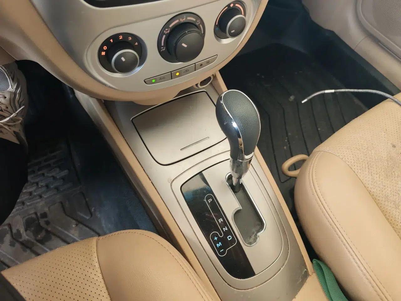 Buick Excelle 2013 1.5L Automatic Classic Model — миниатюра 15