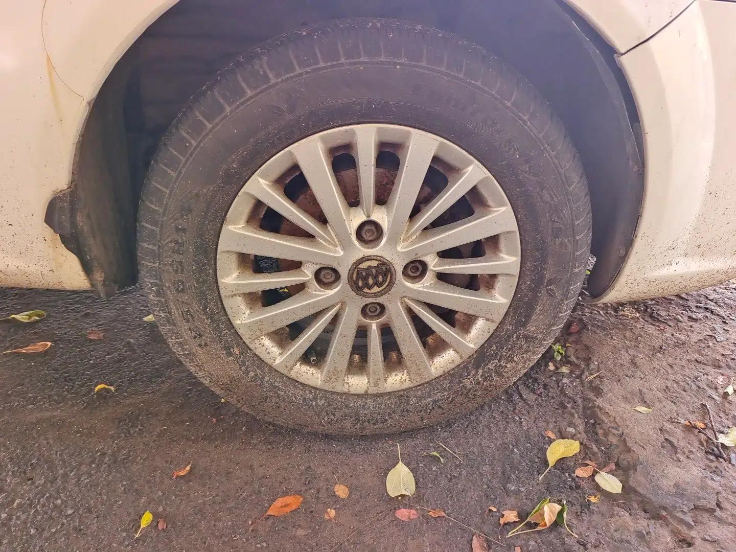 Buick Excelle 2013 1.5L Manual Classic Model — миниатюра 8