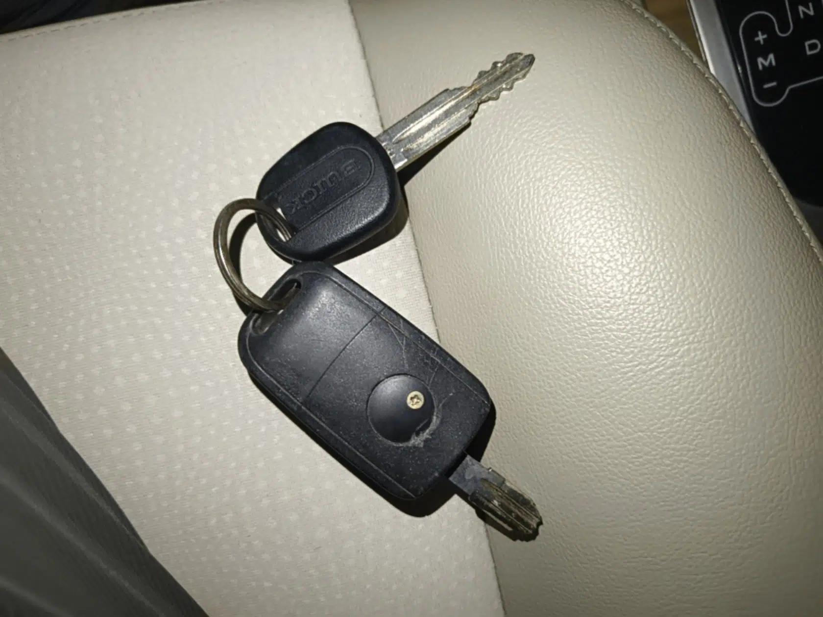 Buick Excelle 2015 1.5L Automatic Classic Model — миниатюра 22