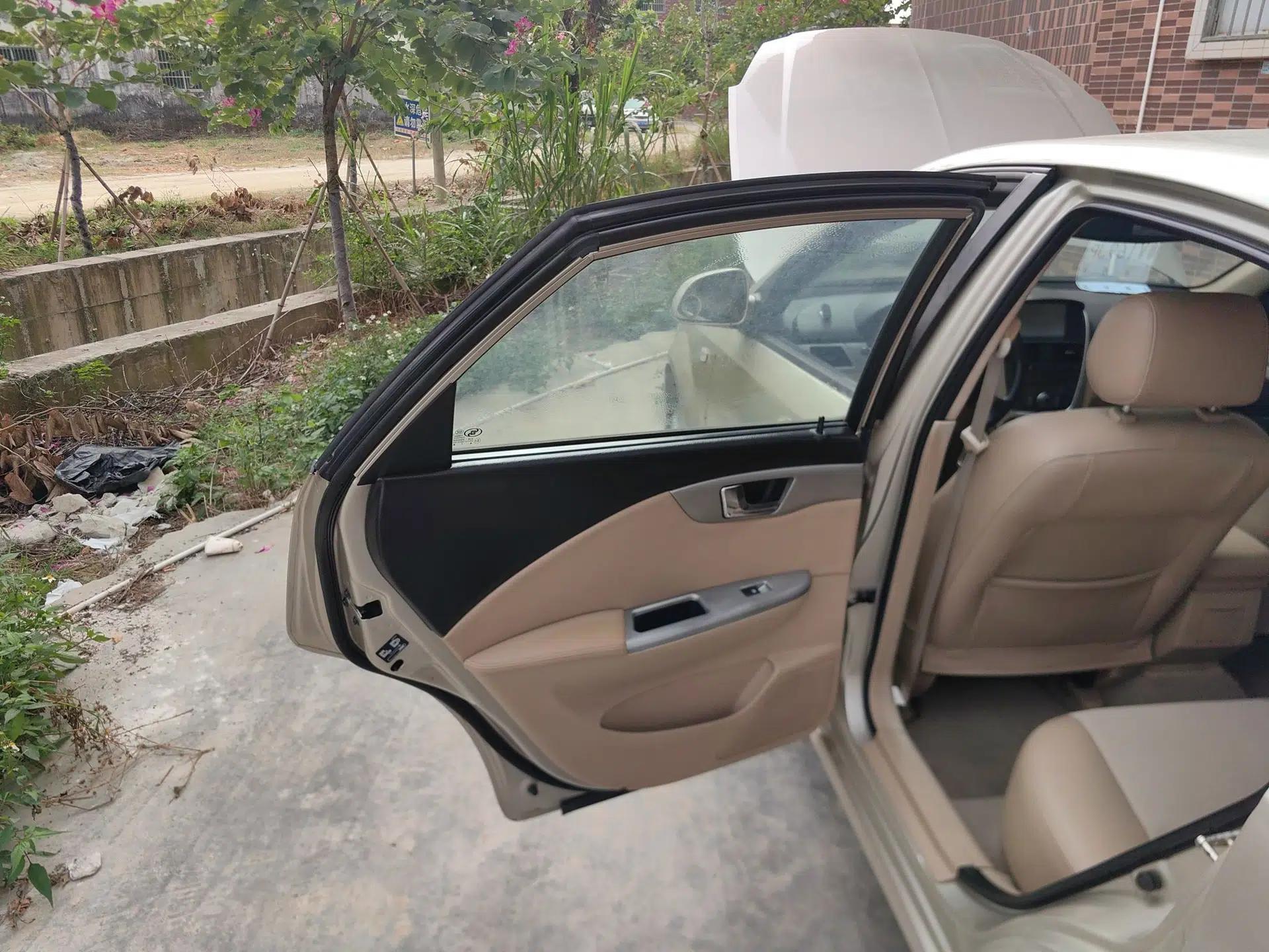 Buick Excelle 2013 1.5L Automatic Classic Model — миниатюра 28
