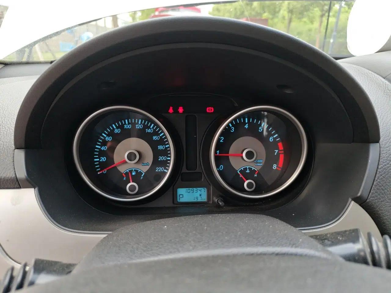 Buick Excelle 2013 1.5L Automatic Classic Model — миниатюра 12