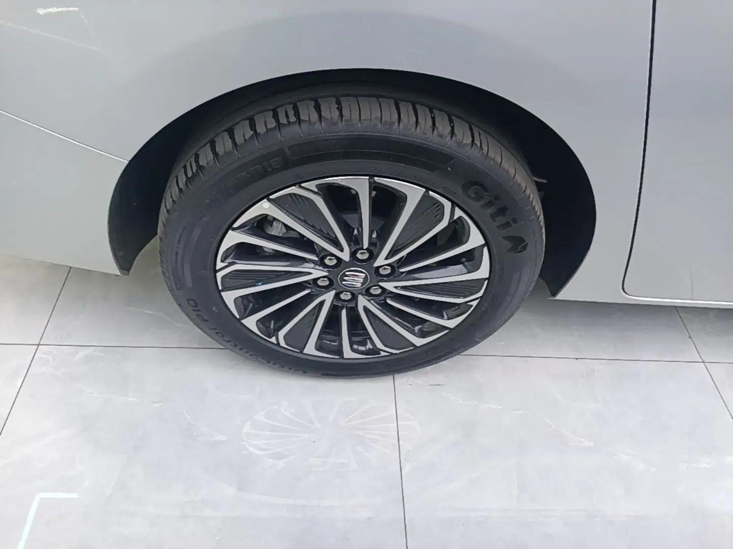 Buick GL8 New Energy 2025 Lu Shang Luxury Edition 7-Seater — миниатюра 10