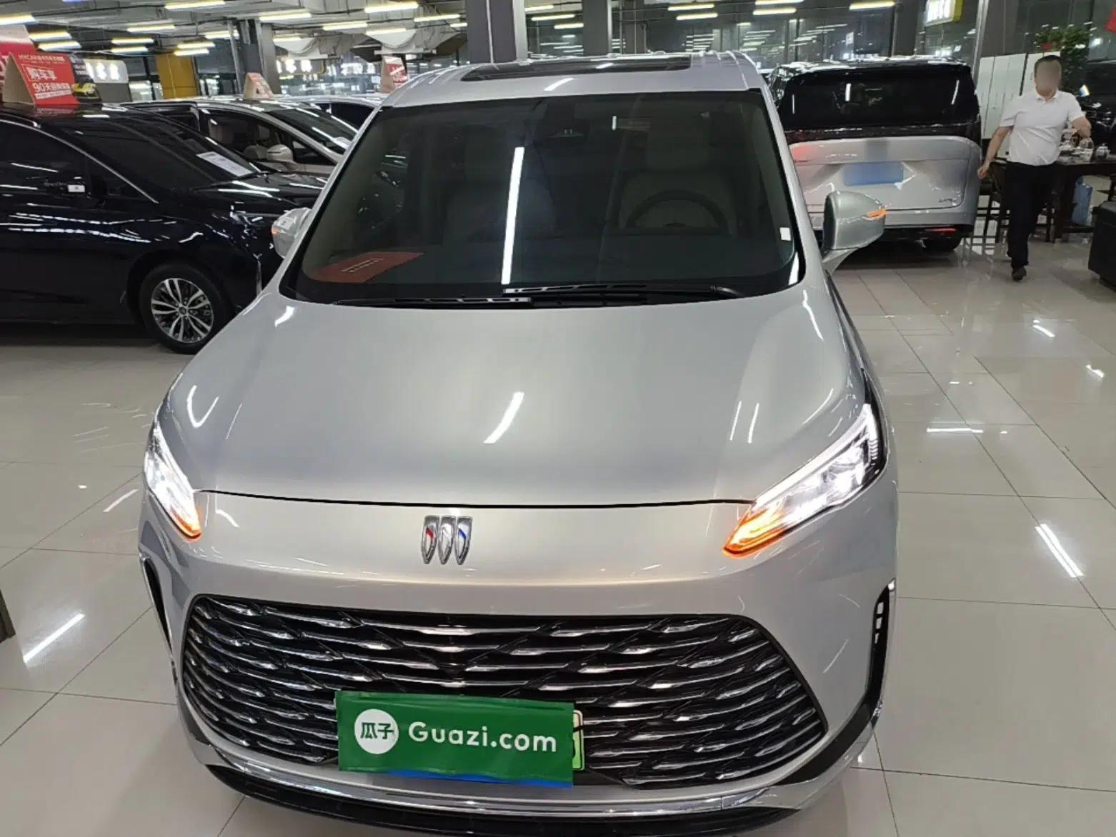 Buick GL8 New Energy 2025 Lu Shang Luxury Edition 7-Seater — миниатюра 2