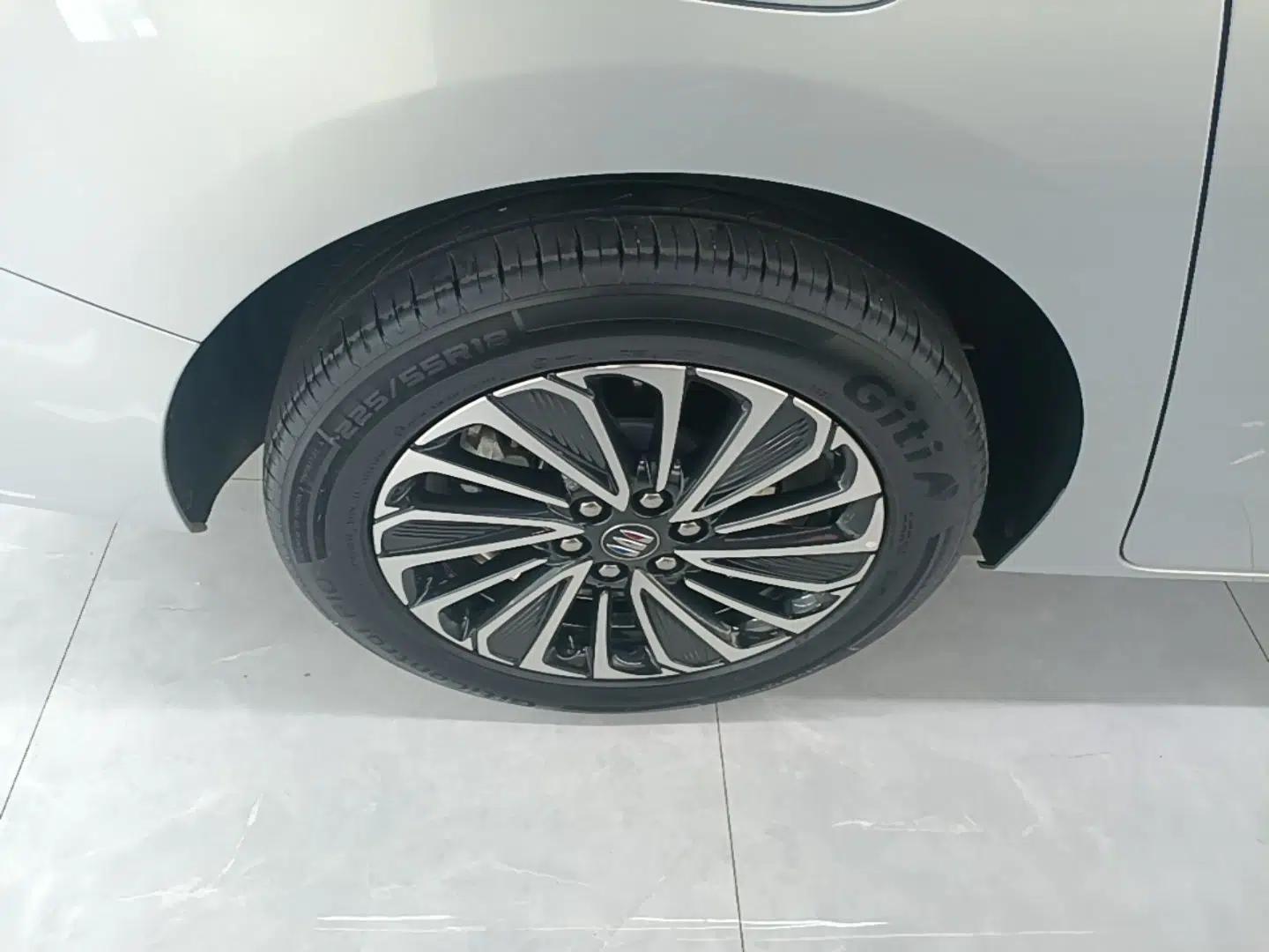 Buick GL8 New Energy 2025 Lu Shang Luxury Edition 7-Seater — миниатюра 10