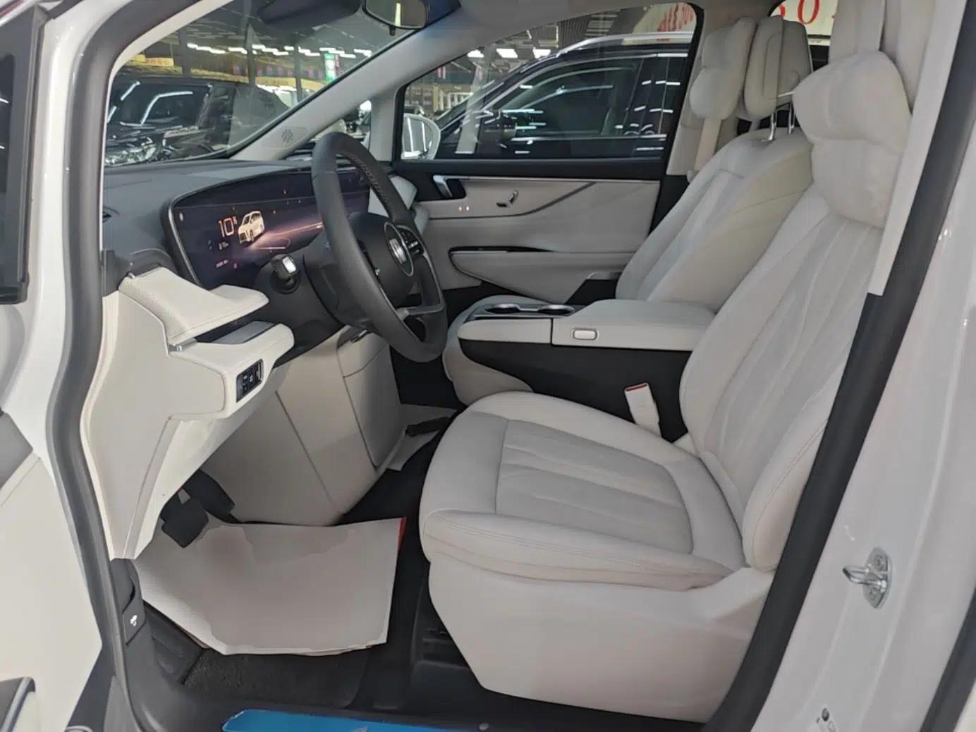 Buick GL8 New Energy 2024 Lu Zun Smart Edition 7-Seater — миниатюра 17