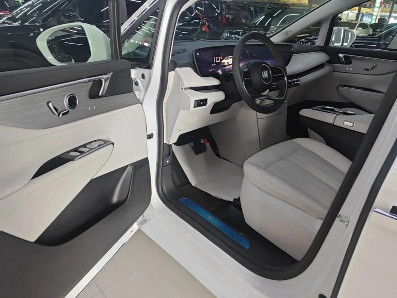 Buick GL8 New Energy 2024 Lu Zun Smart Edition 7-Seater — миниатюра 18