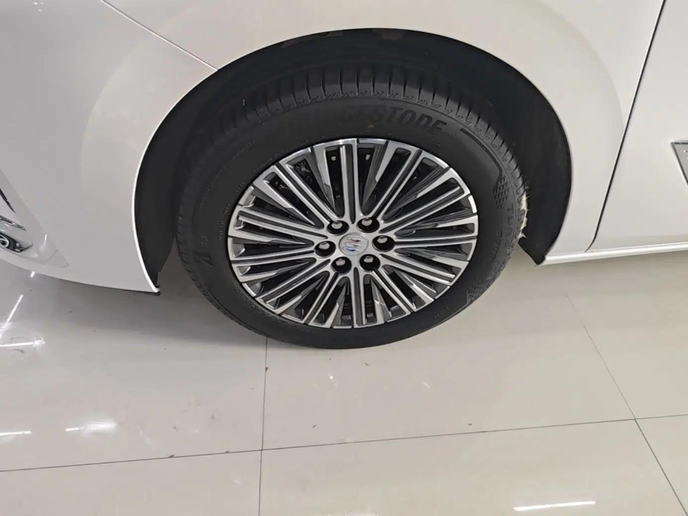 Buick GL8 New Energy 2024 Lu Zun Smart Edition 7-Seater — миниатюра 9