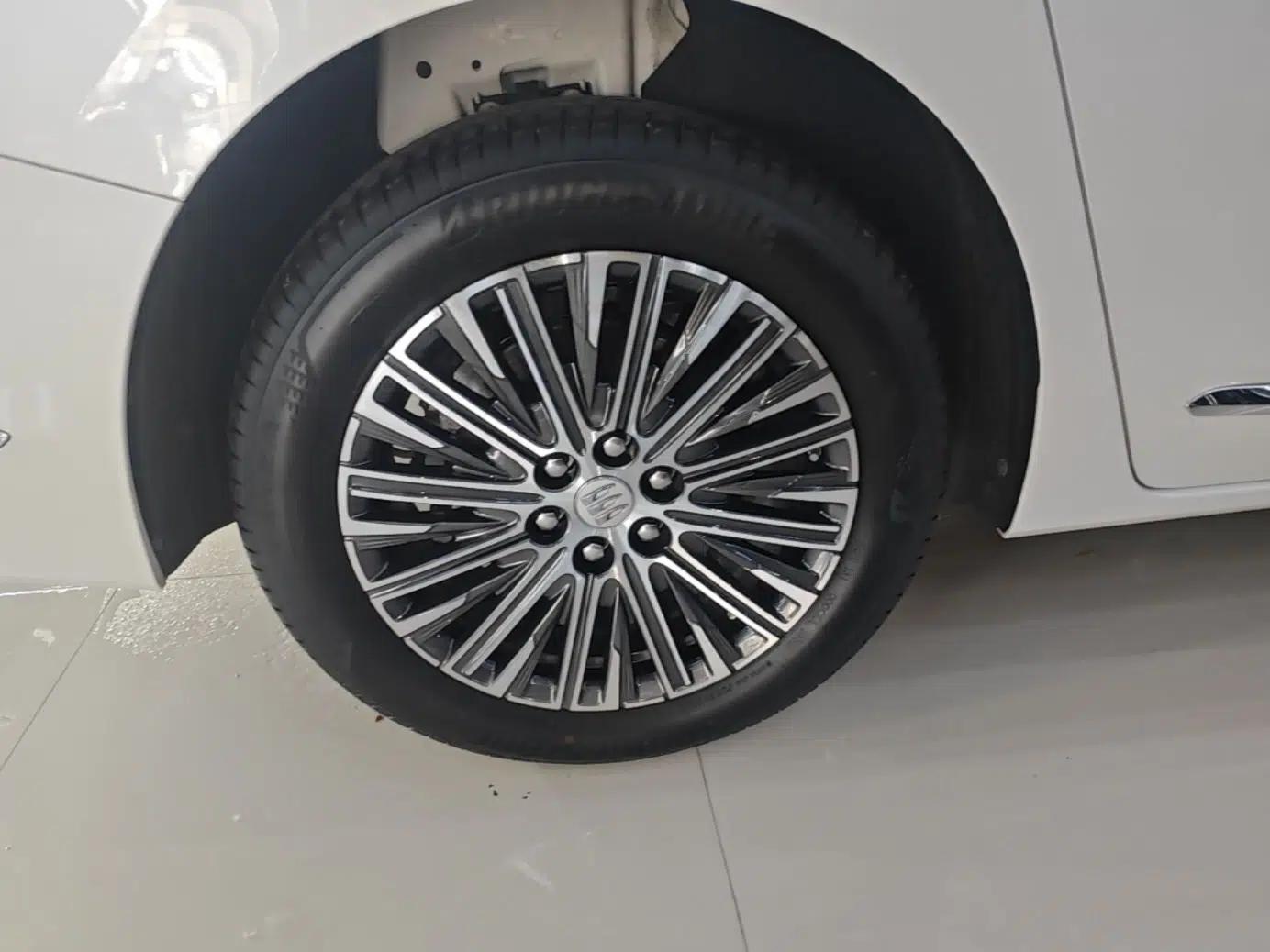 Buick GL8 New Energy 2024 Lu Zun Smart Edition 7-Seater — миниатюра 10