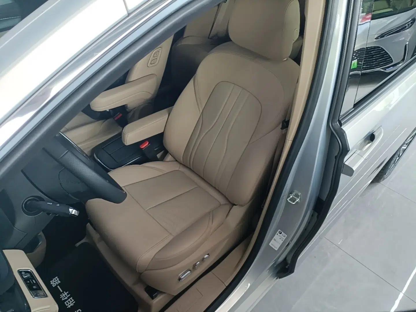 Buick GL8 New Energy 2025 Lu Shang Luxury Edition 7-Seater — миниатюра 18