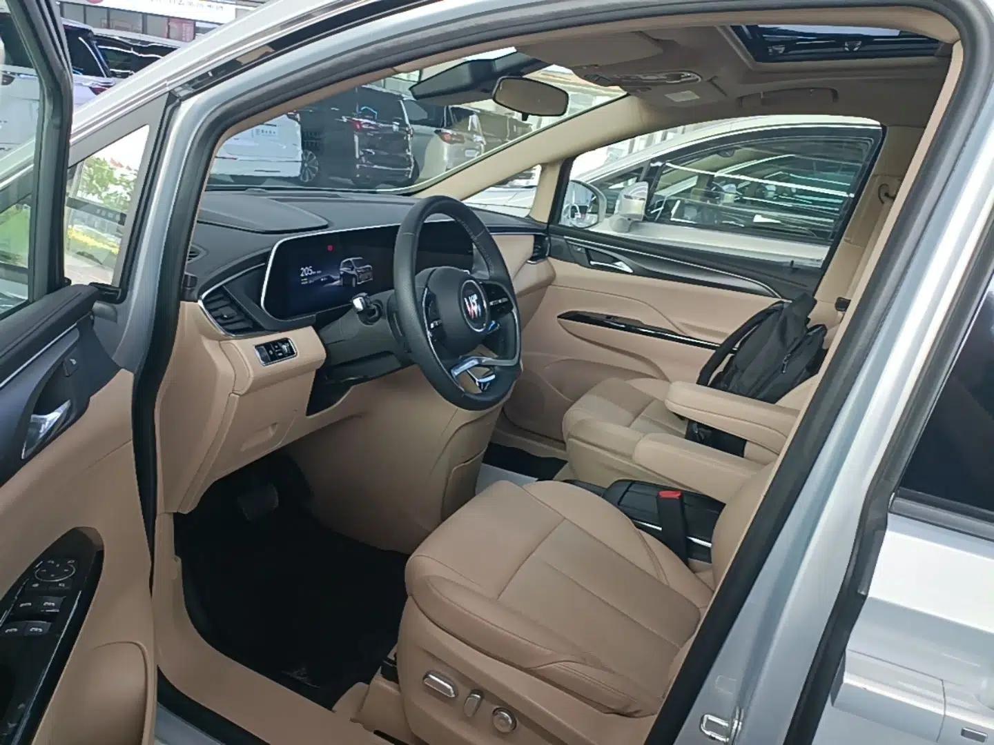 Buick GL8 New Energy 2025 Lu Shang Luxury Edition 7-Seater — миниатюра 19