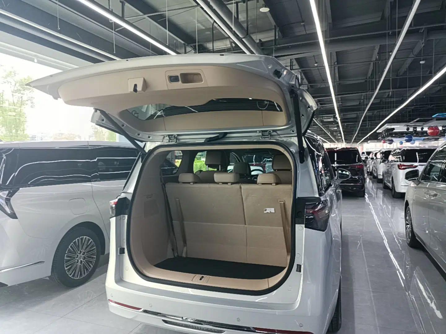 Buick GL8 New Energy 2025 Lu Shang Luxury Edition 7-Seater — миниатюра 22