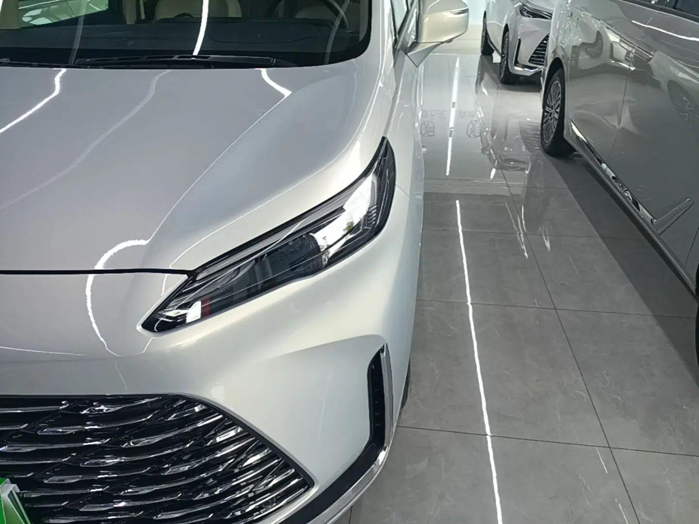 Buick GL8 New Energy 2025 Lu Shang Luxury Edition 7-Seater — миниатюра 9