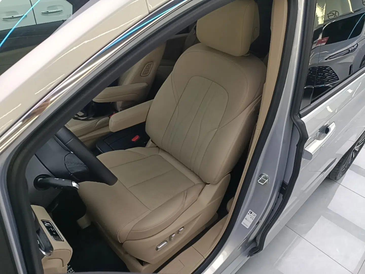 Buick GL8 New Energy 2025 Lu Shang Luxury Edition 7-Seater — миниатюра 18