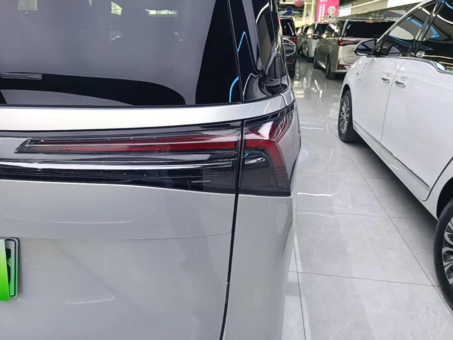 Buick GL8 New Energy 2025 Lu Shang Luxury Edition 7-Seater — миниатюра 7