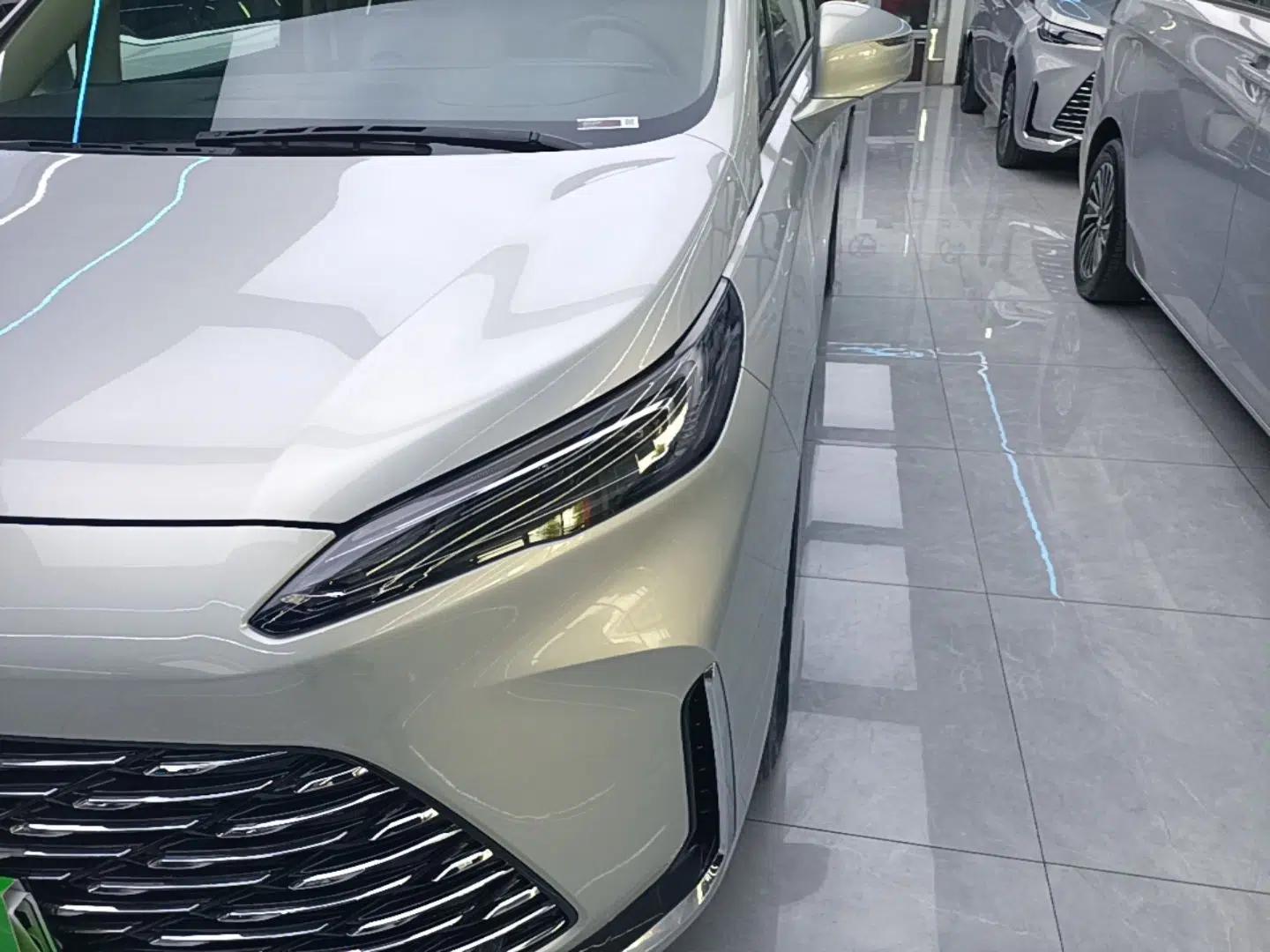 Buick GL8 New Energy 2025 Lu Shang Luxury Edition 7-Seater — миниатюра 9