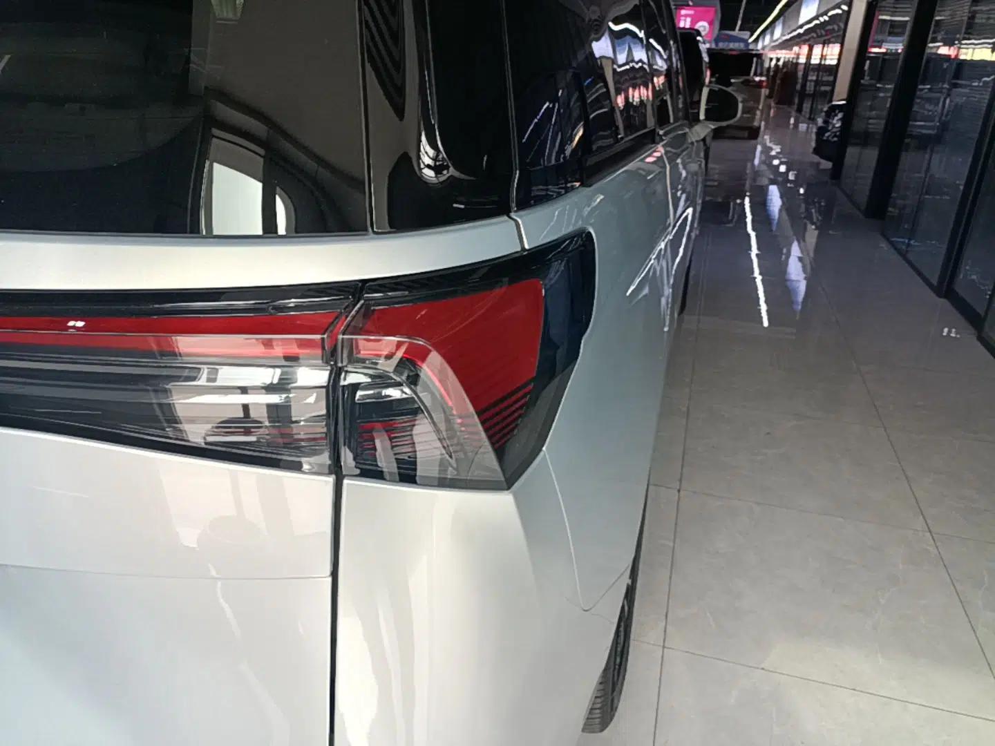 Buick GL8 New Energy 2025 Lu Shang Luxury Edition 7-Seater — миниатюра 7