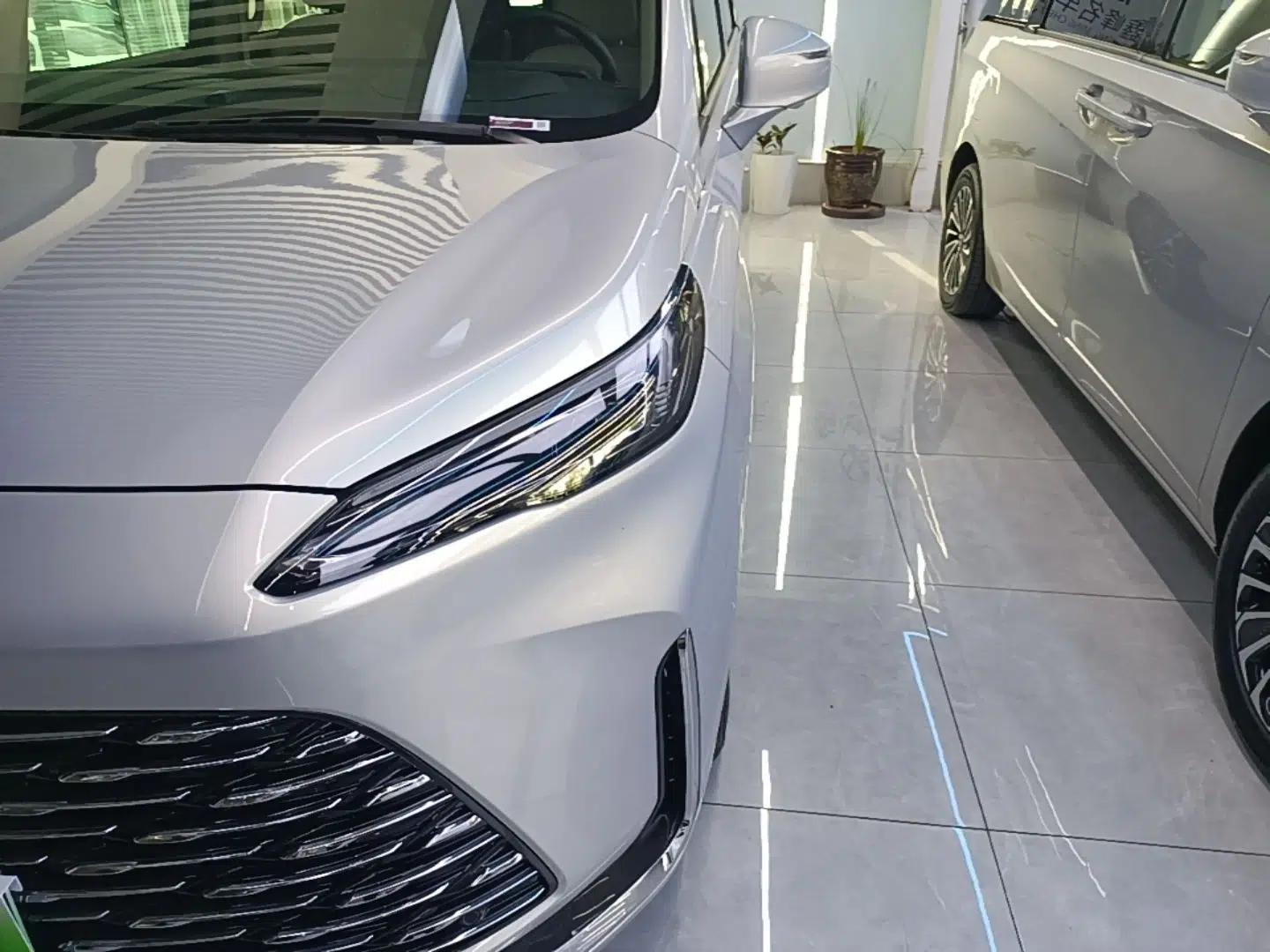 Buick GL8 New Energy 2025 Lu Shang Luxury Edition 7-Seater — миниатюра 9