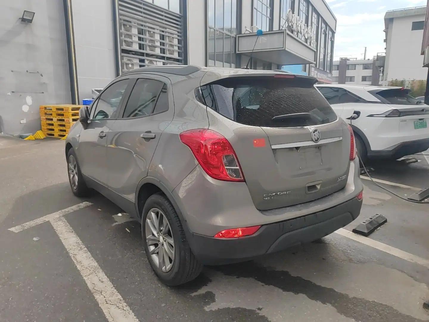 Buick Encore 2017 18T Automatic Two-Wheel Drive Urban Fashion Model — миниатюра 4
