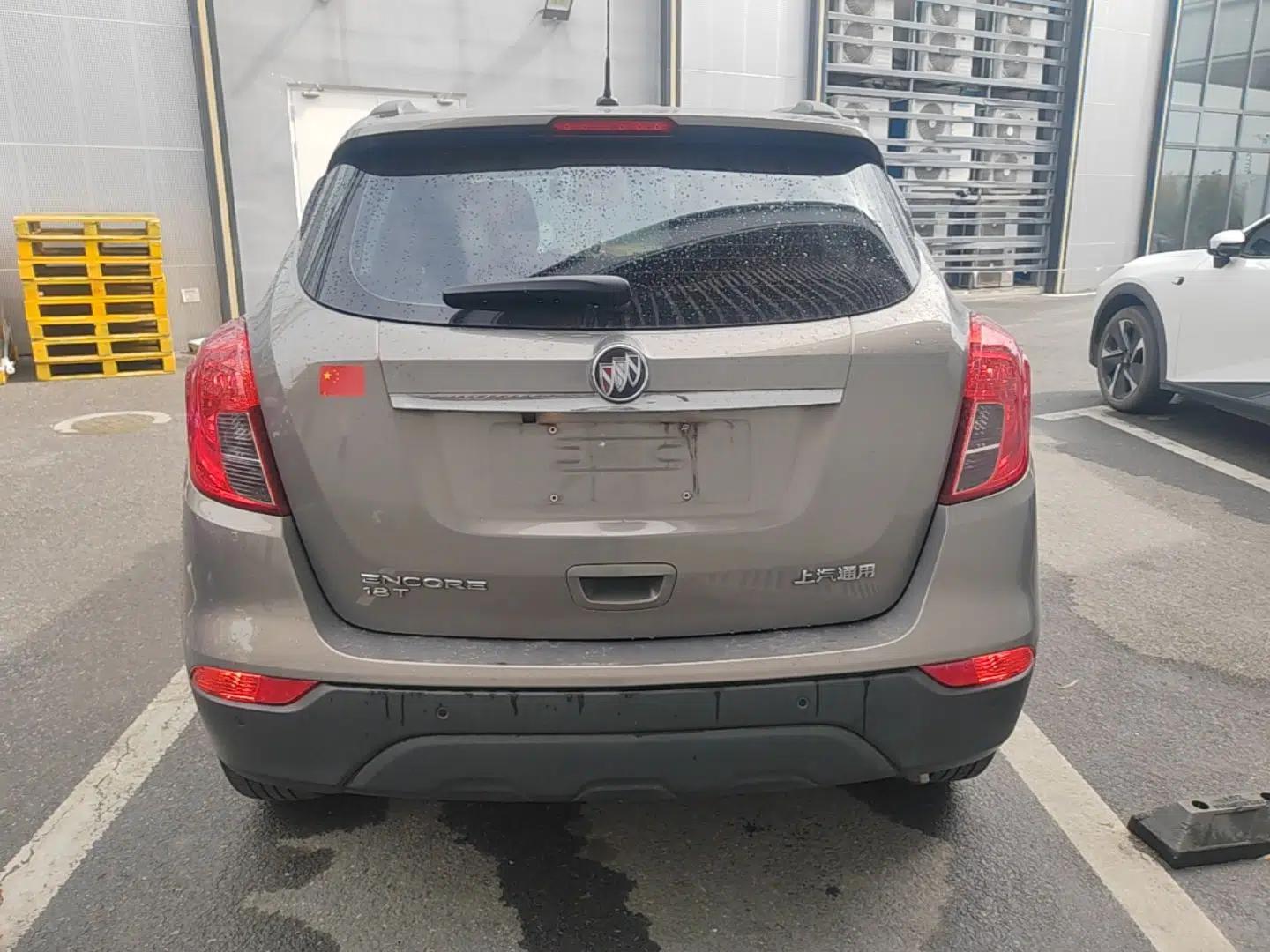 Buick Encore 2017 18T Automatic Two-Wheel Drive Urban Fashion Model — миниатюра 5