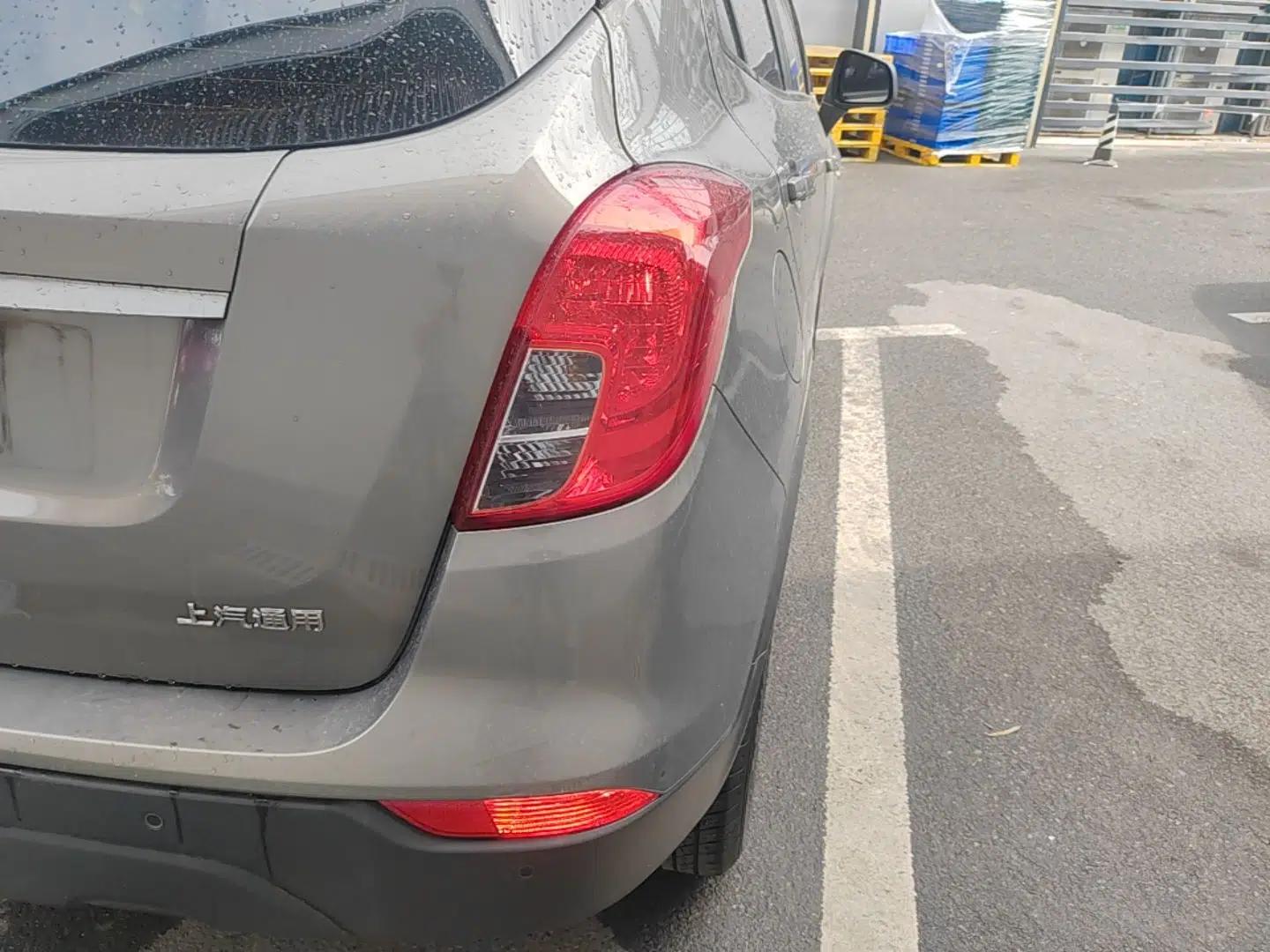 Buick Encore 2017 18T Automatic Two-Wheel Drive Urban Fashion Model — миниатюра 7